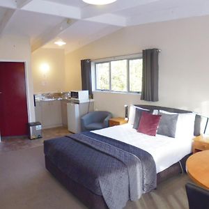 Upstairs Studio Unit	